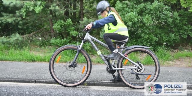 Aufsteigen auf ein Fahrrad